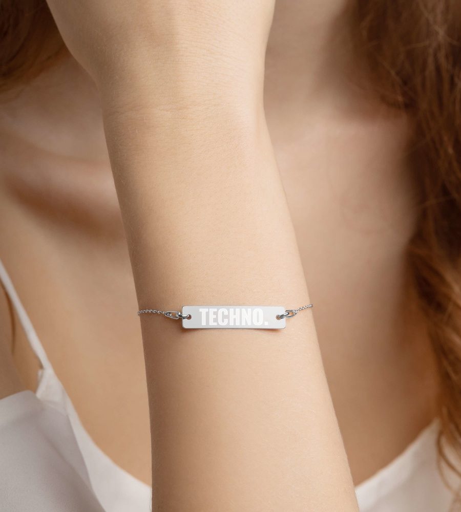 TECHNO: Engraved Silver Bar Chain Bracelet